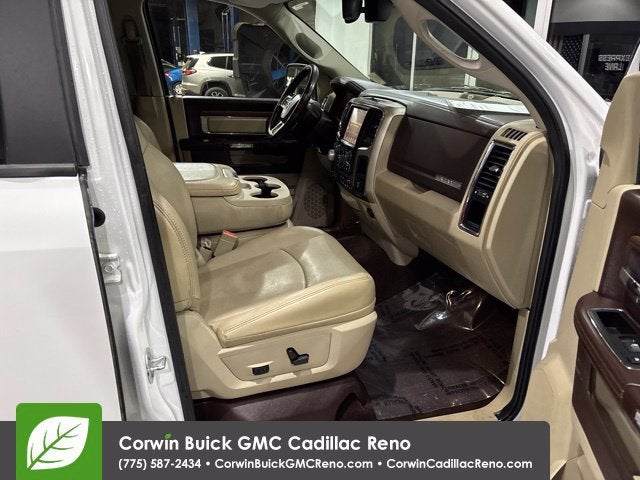 2017 RAM 1500 Laramie Crew Cab 4x4 5'7" Box