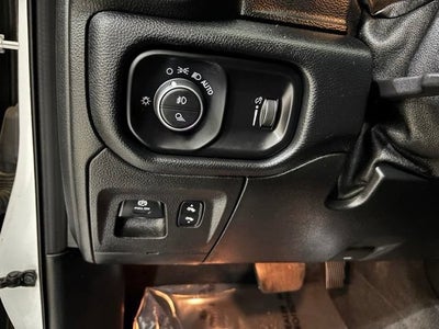 2020 RAM 1500 Big Horn Crew Cab 4x4 5'7" Box
