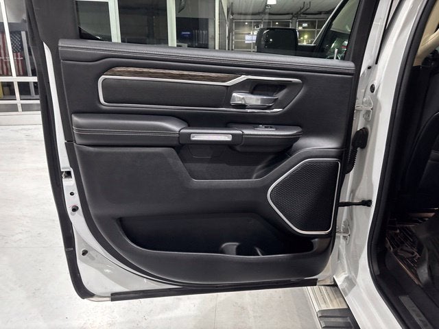 2020 RAM 1500 Laramie Crew Cab 4x4 5'7" Box