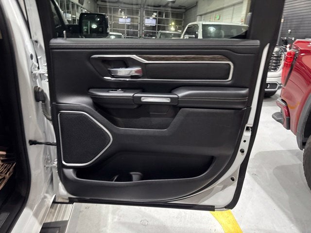 2020 RAM 1500 Laramie Crew Cab 4x4 5'7" Box