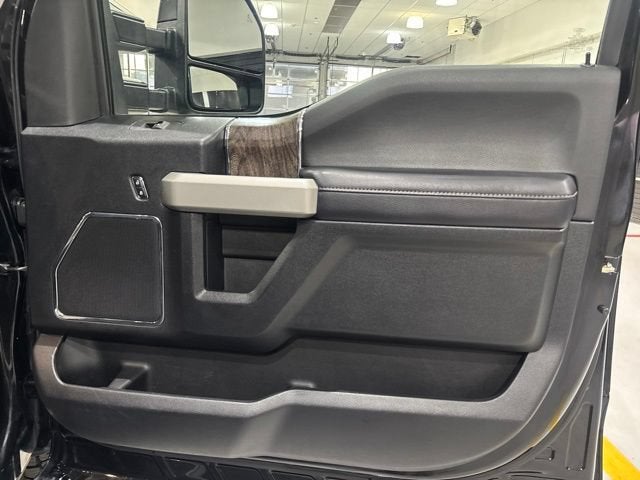 2017 Ford Super Duty F-250 SRW Lariat