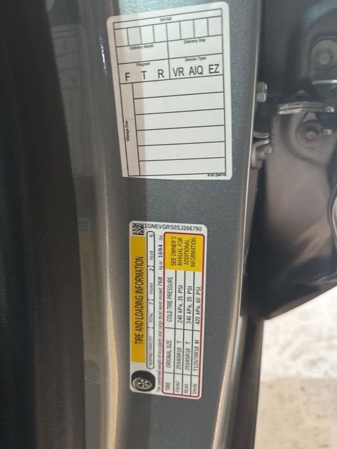 2025 Chevrolet Traverse LT