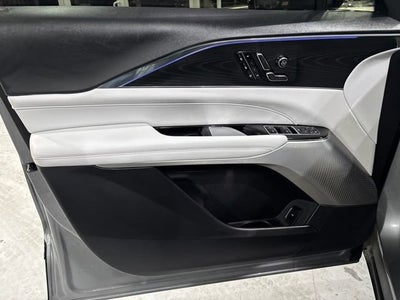 2024 Cadillac LYRIQ Luxury 3
