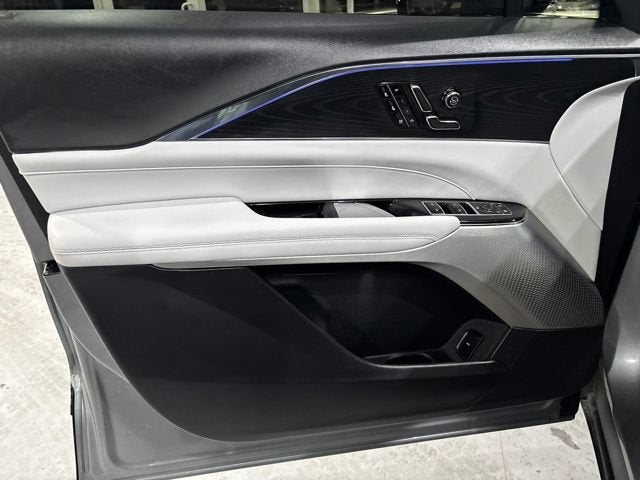 2024 Cadillac LYRIQ Luxury 3