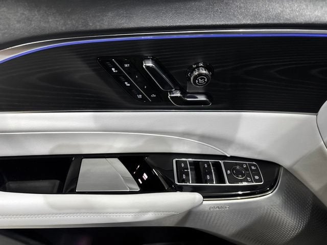 2024 Cadillac LYRIQ Luxury 3