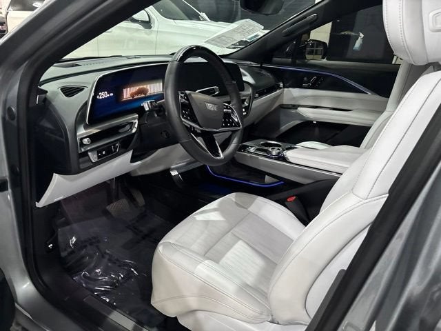2024 Cadillac LYRIQ Luxury 3