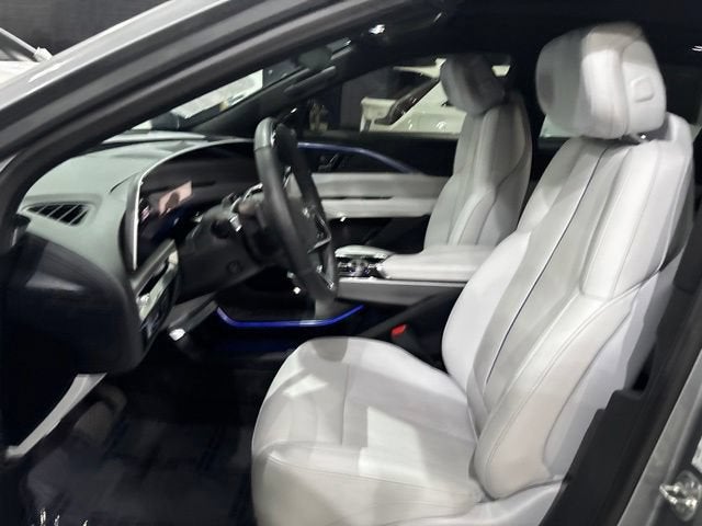 2024 Cadillac LYRIQ Luxury 3