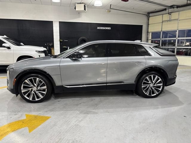 2024 Cadillac LYRIQ Luxury 3