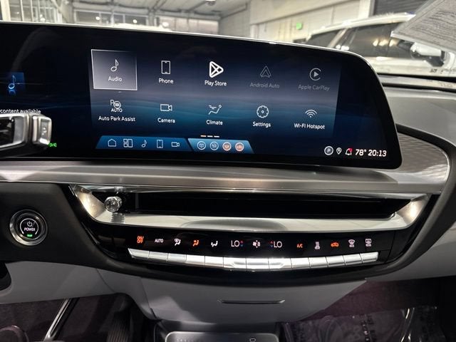 2024 Cadillac LYRIQ Luxury 3