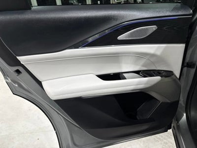 2024 Cadillac LYRIQ Luxury 3
