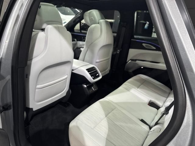2024 Cadillac LYRIQ Luxury 3