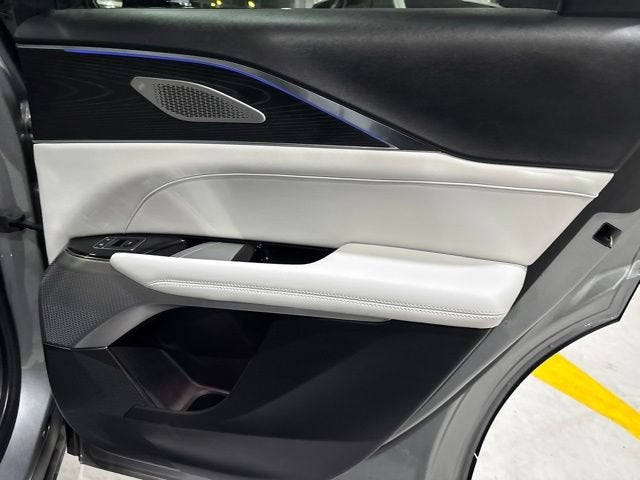 2024 Cadillac LYRIQ Luxury 3