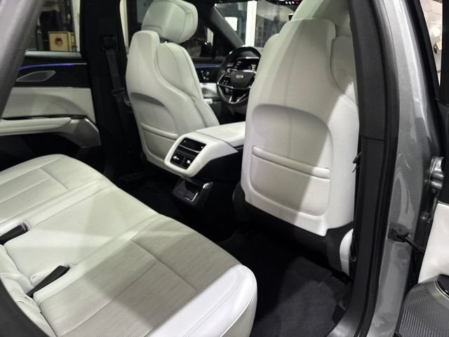 2024 Cadillac LYRIQ Luxury 3