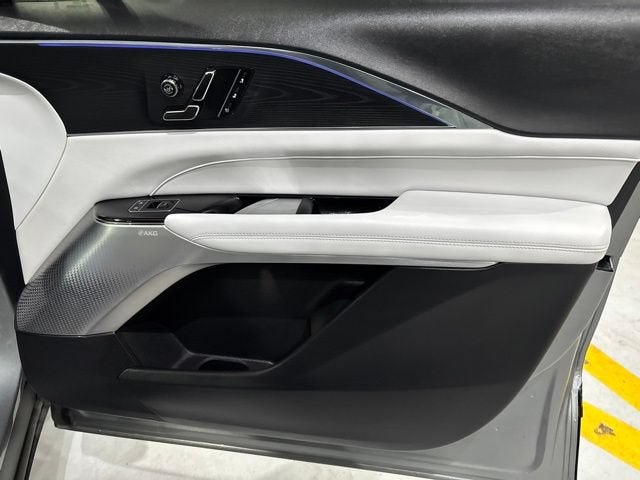 2024 Cadillac LYRIQ Luxury 3