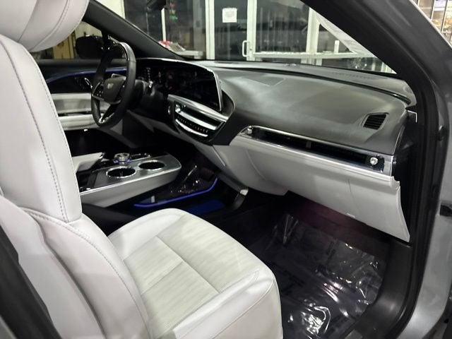 2024 Cadillac LYRIQ Luxury 3