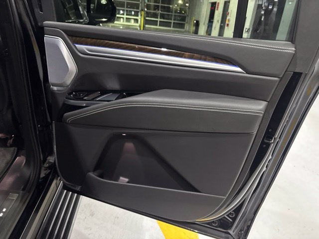 2025 Cadillac Escalade ESV Premium Luxury Platinum