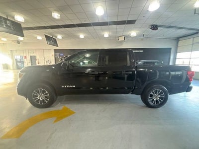 2022 Nissan TITAN Crew Cab SV 4x4
