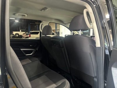 2022 Nissan TITAN Crew Cab SV 4x4