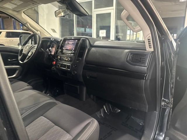 2022 Nissan TITAN Crew Cab SV 4x4