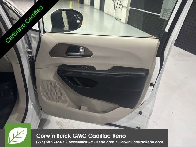 2021 Chrysler Voyager LXI