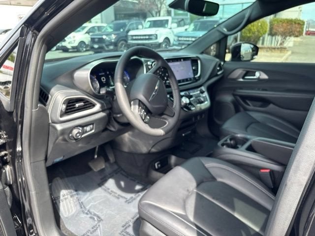 2026 Chrysler Pacifica Select AWD