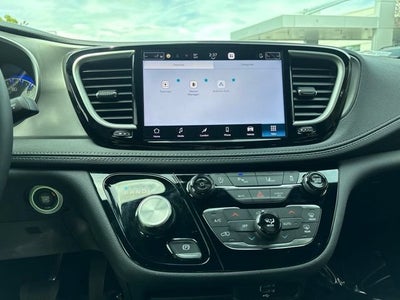 2026 Chrysler Pacifica Select AWD