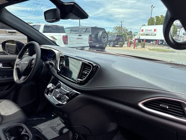 2026 Chrysler Pacifica Select AWD