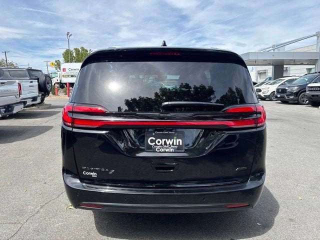 2026 Chrysler Pacifica Select AWD