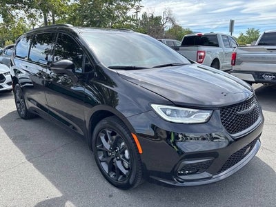 2026 Chrysler Pacifica Select AWD