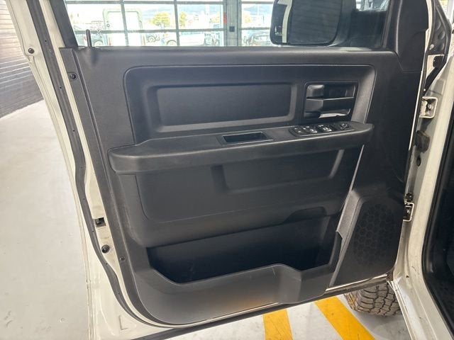 2017 RAM 2500 Tradesman Crew Cab 4x4 6'4" Box