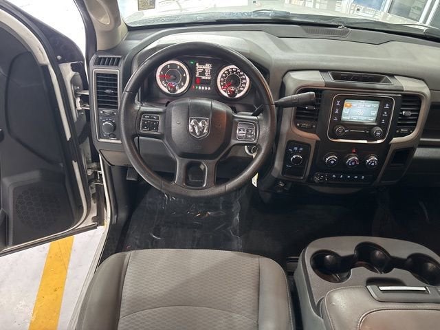 2017 RAM 2500 Tradesman Crew Cab 4x4 6'4" Box