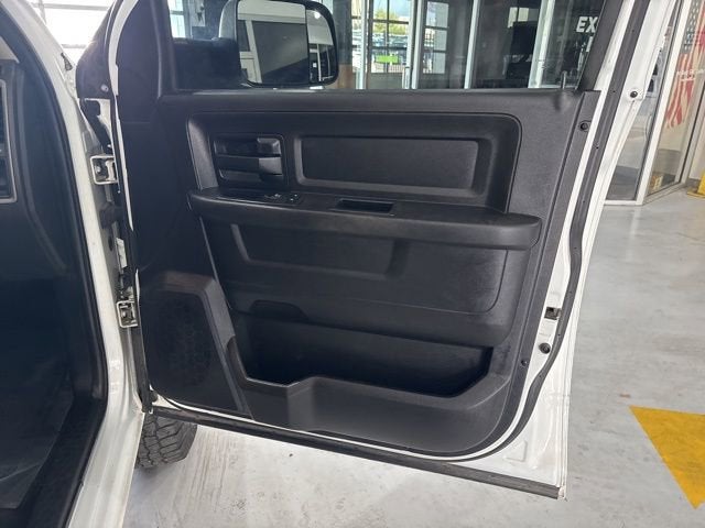 2017 RAM 2500 Tradesman Crew Cab 4x4 6'4" Box