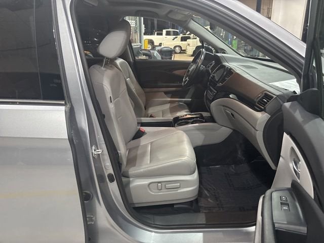 2021 Honda Pilot AWD Touring 8 Passenger