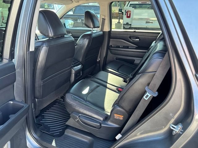 2022 Nissan Pathfinder SL 4WD