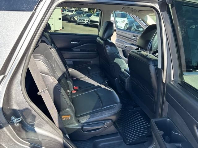 2022 Nissan Pathfinder SL 4WD