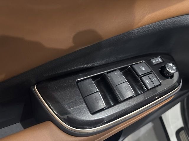 2025 Toyota Crown Signia Limited