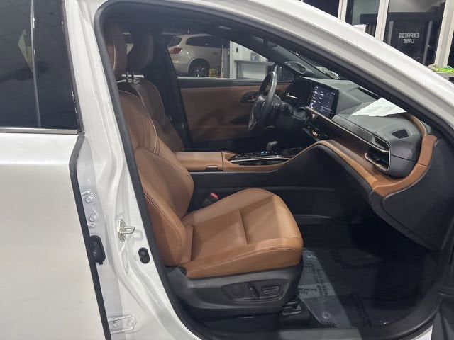 2025 Toyota Crown Signia Limited