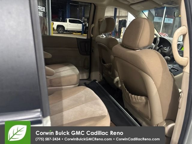 2012 Kia Sedona LX