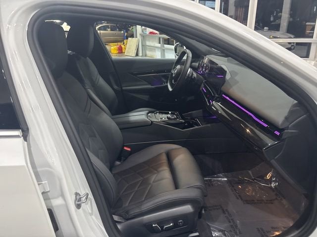 2025 BMW 5 Series 530i xDrive