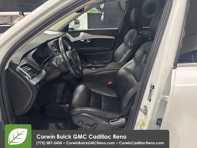 2017 Volvo XC90 T6 Momentum