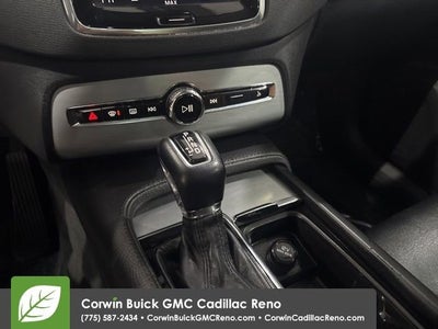 2017 Volvo XC90 T6 Momentum