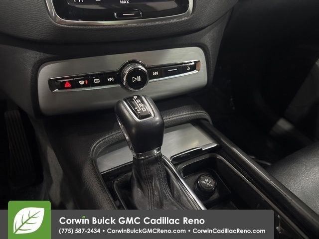 2017 Volvo XC90 T6 Momentum